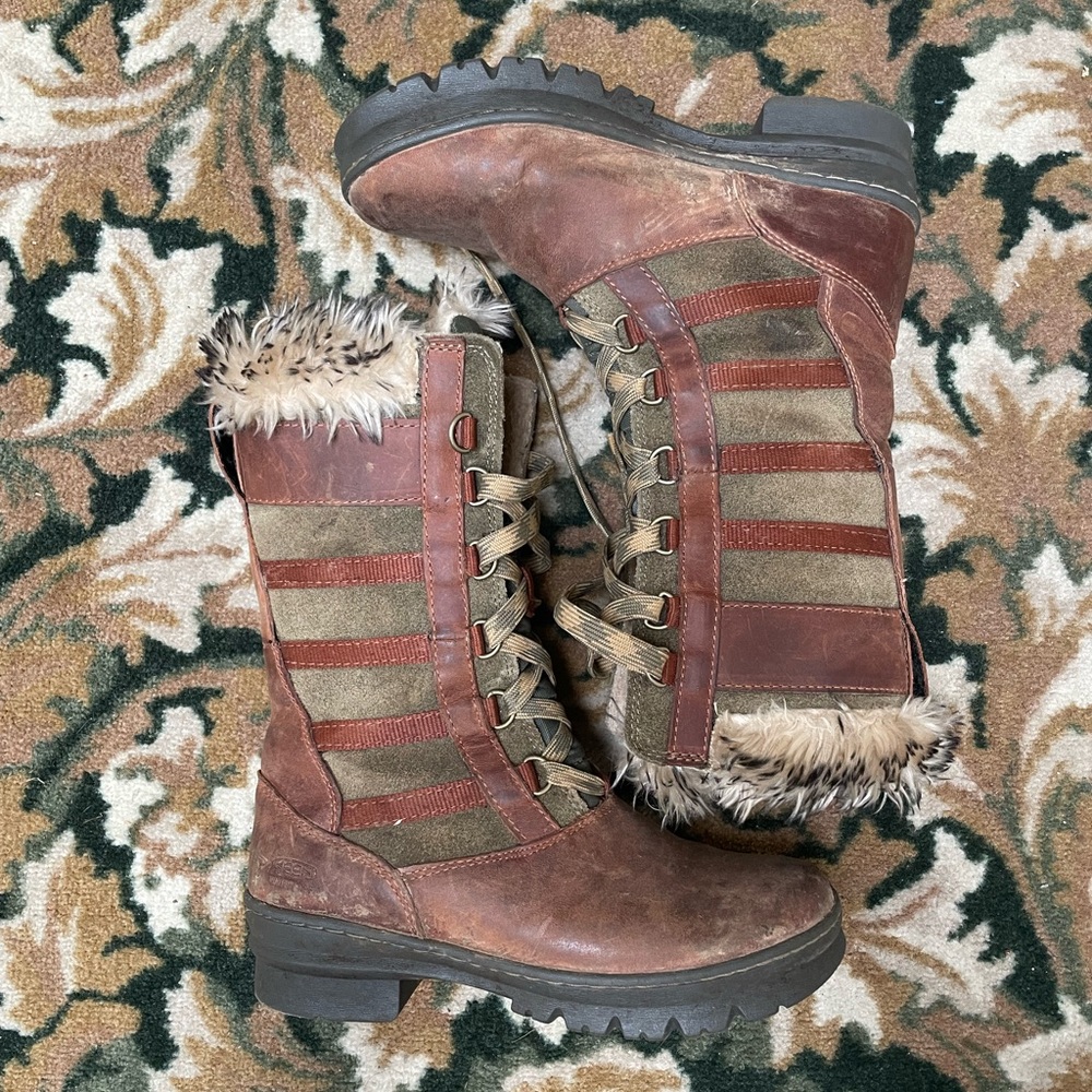 Keen fur trim snow boots